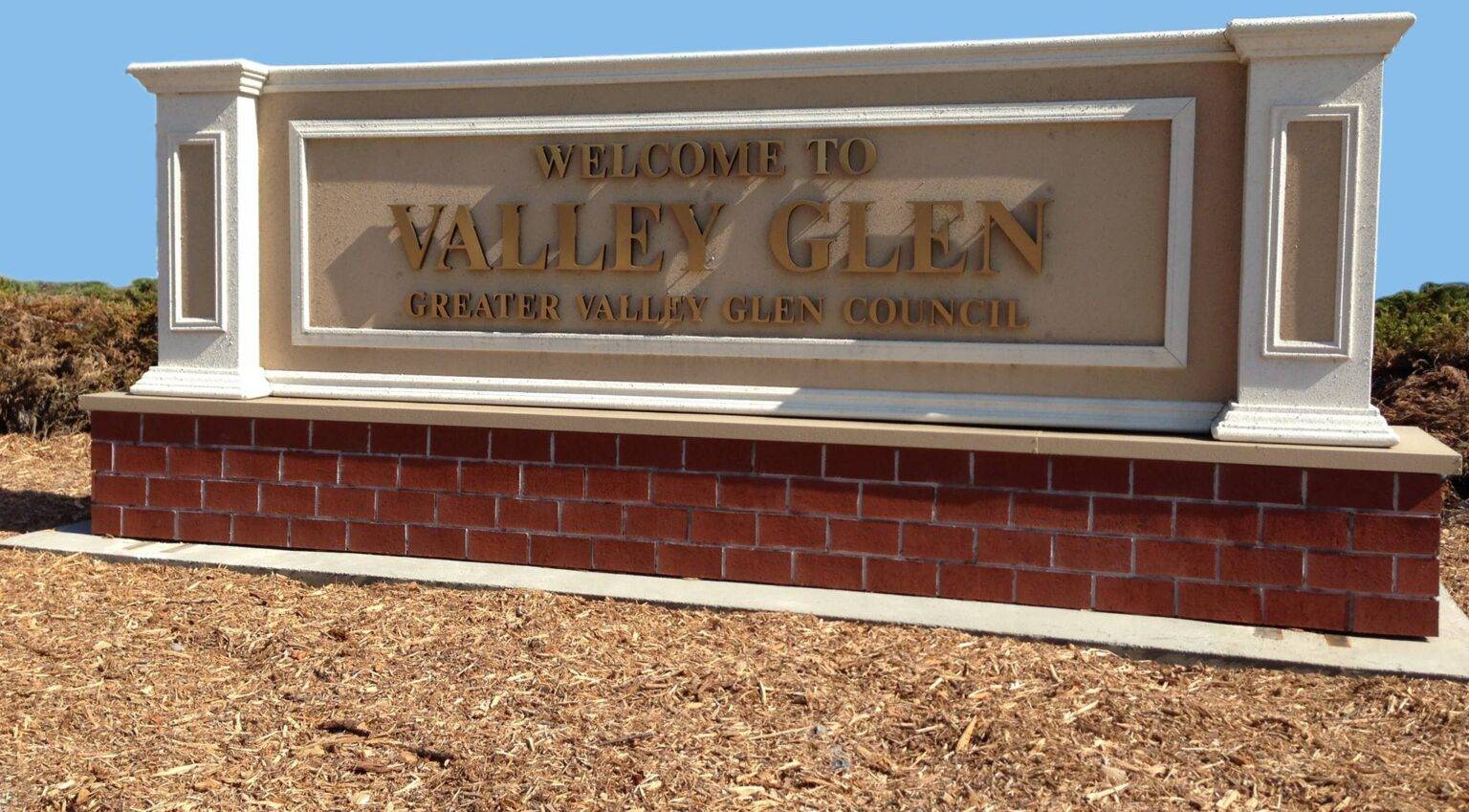 Discover the Hidden Gem: Why Buying Real Estate in Valley Glen, CA is a Smart Investment